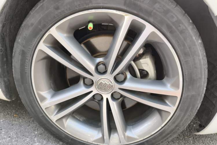 Used Buick Regal 2012 GS 2.0T Super Sport Edition Right Front Wheel Hub