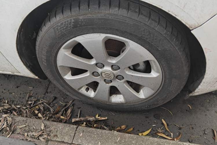 Used Buick Regal 2012 2.0L Luxury Edition Right Front Wheel Hub