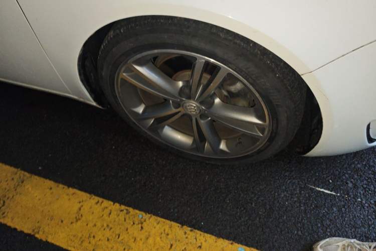 Used Buick Regal 2012 GS 2.0T Super Sport Edition Right Front Wheel Hub