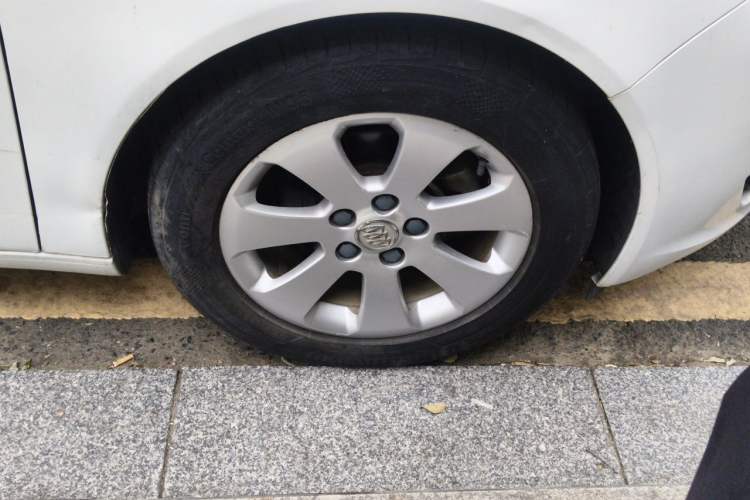Used Buick Regal 2012 2.0L Luxury Edition Right Front Wheel Hub