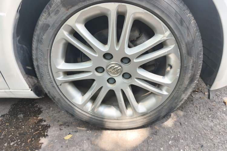 Used Buick Regal 2012 2.4L SIDI Flagship Edition Right Front Wheel Hub