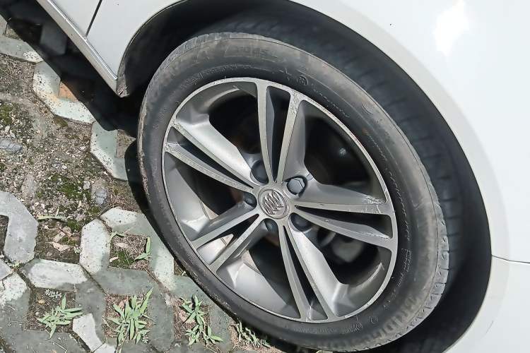 Used Buick Regal 2012 GS 2.0T Super Sport Edition Right Front Wheel Hub