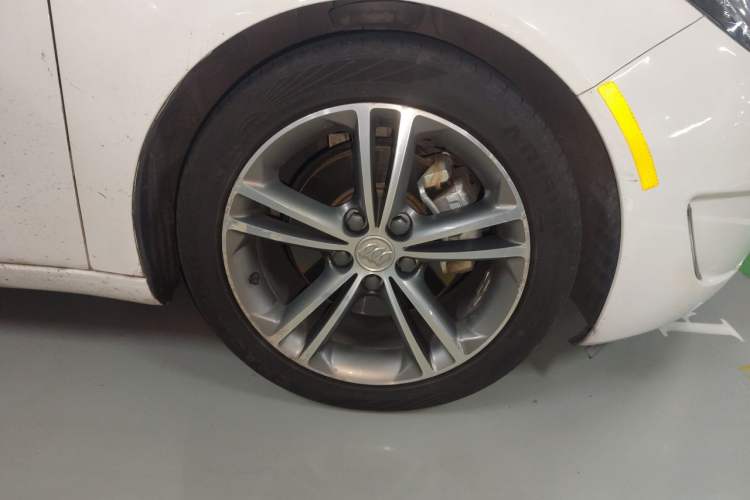 Used Buick Regal 2012 GS 2.0T Super Sport Edition Right Front Wheel Hub