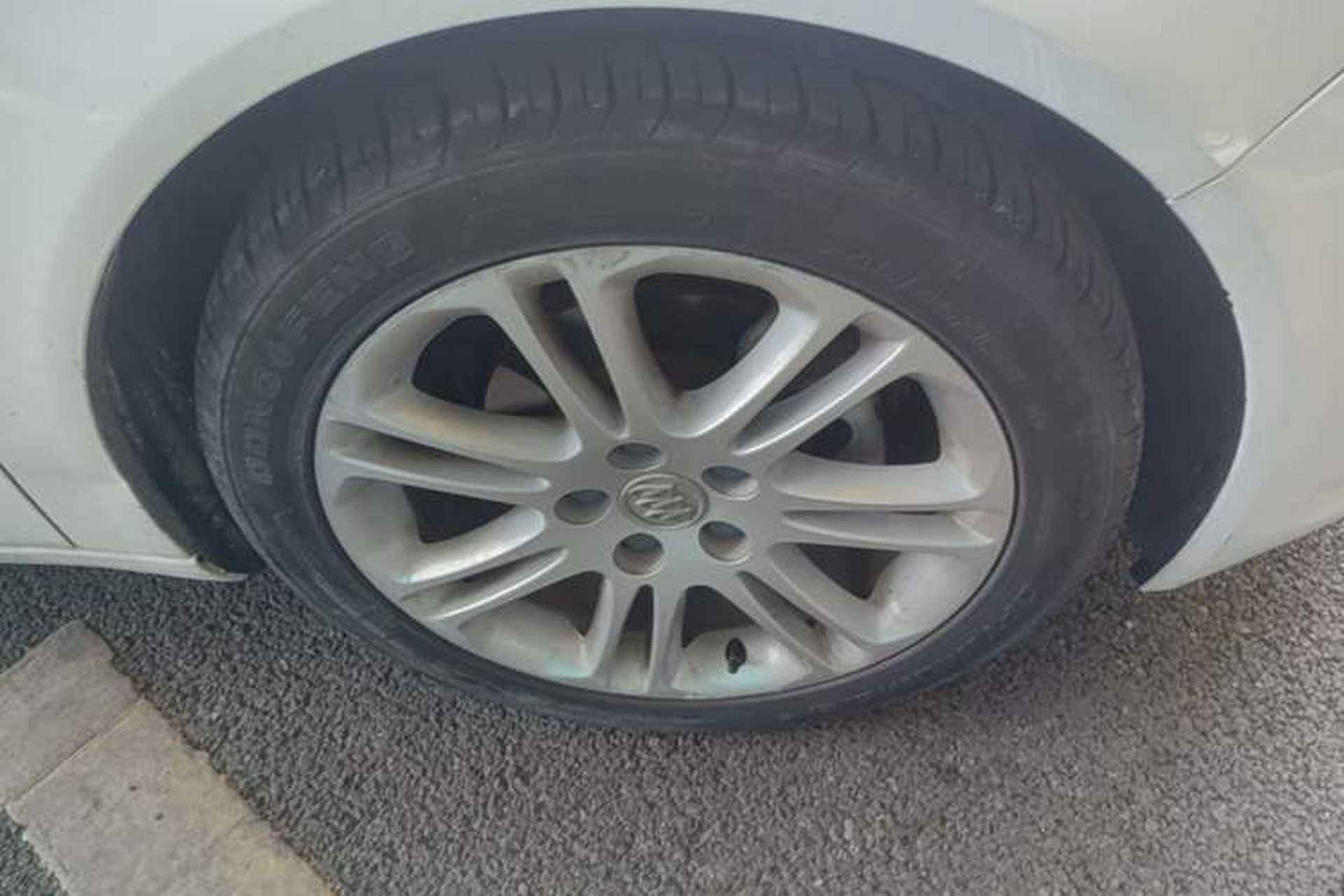 Used Buick Regal 2012 2.4L SIDI Flagship Edition Right Front Wheel Hub