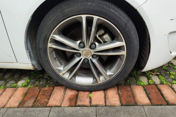 Used Buick Regal 2012 GS 2.0T Super Sport Edition Right Front Wheel Hub