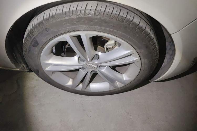 Used Buick Regal 2012 2.0L Comfort Edition Right Front Wheel Hub