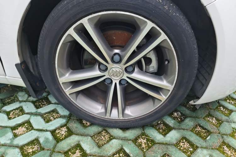 Used Buick Regal 2012 GS 2.0T Super Sport Edition Right Front Wheel Hub