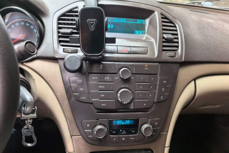 Used Buick Regal 2012 2.0L Comfort Edition Audio And AC Panel