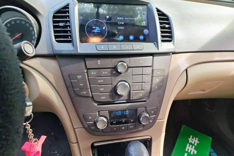 Used Buick Regal 2012 2.0L Comfort Edition Audio And AC Panel