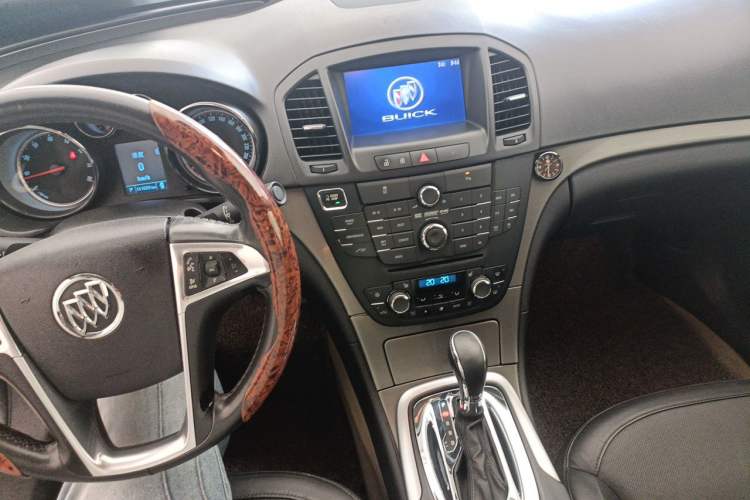 Used Buick Regal 2012 2.4L SIDI Flagship Edition Audio And AC Panel