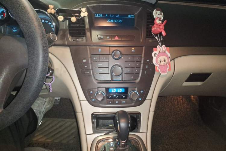 Used Buick Regal 2012 2.0L Comfort Edition Audio And AC Panel