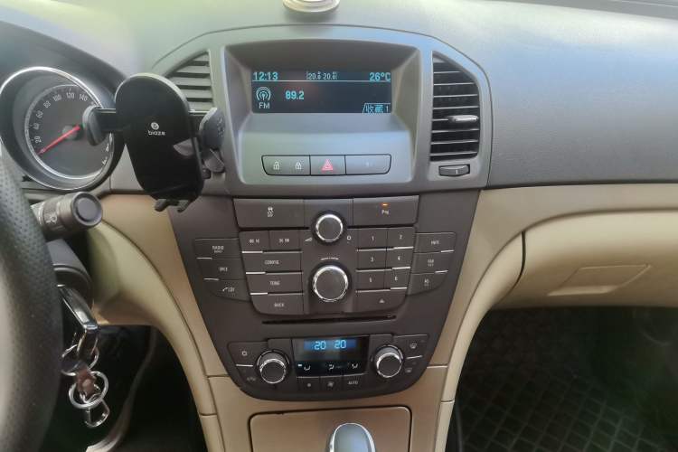 Used Buick Regal 2012 2.0L Comfort Edition Audio And AC Panel