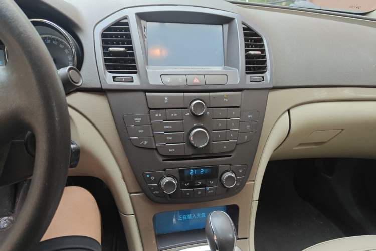 Used Buick Regal 2012 2.0L Comfort Edition Audio And AC Panel