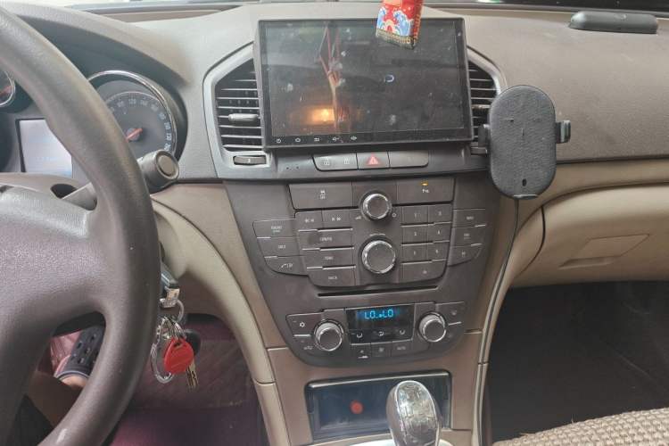 Used Buick Regal 2012 2.0L Comfort Edition Audio And AC Panel