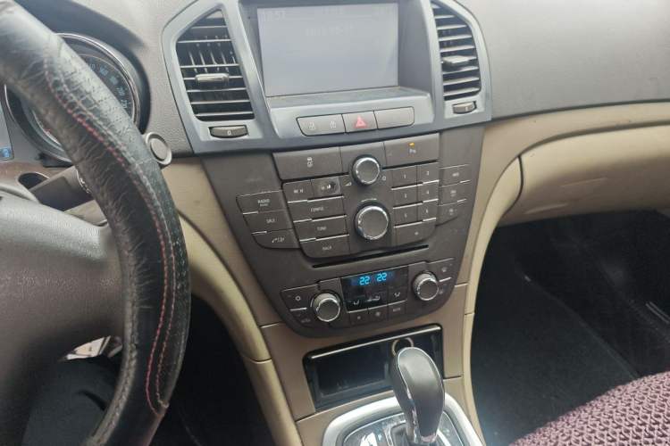 Used Buick Regal 2012 2.0L Comfort Edition Audio And AC Panel