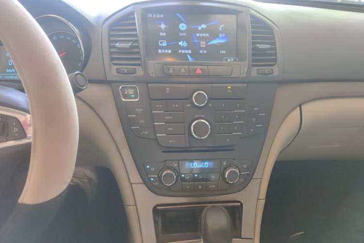 Used Buick Regal 2012 2.0L Luxury Edition Audio And AC Panel