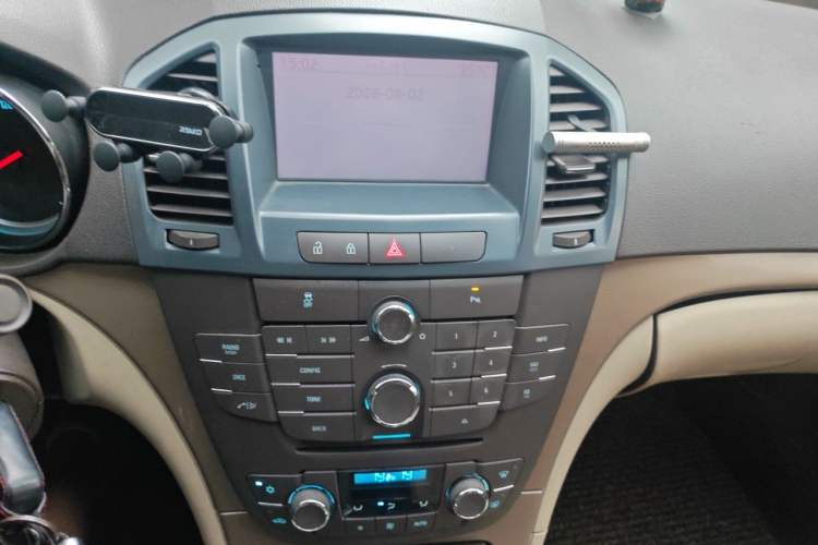 Used Buick Regal 2012 2.0L Comfort Edition Audio And AC Panel