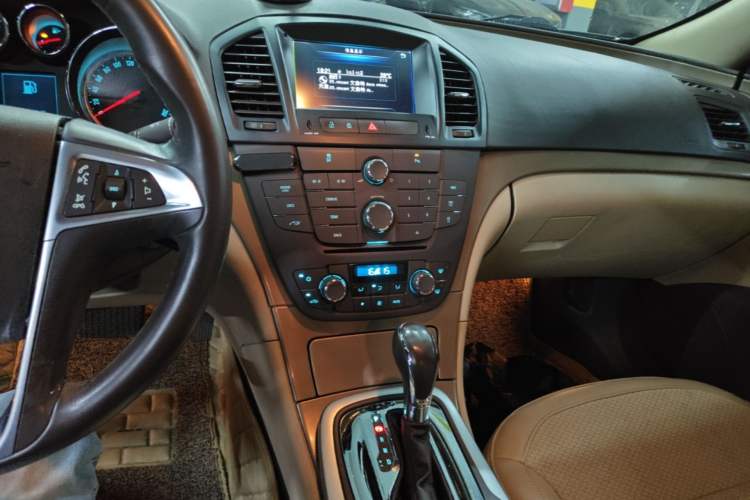 Used Buick Regal 2012 2.0L Comfort Edition Audio And AC Panel