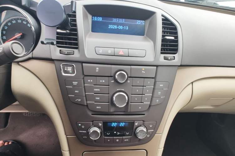Used Buick Regal 2012 2.0L Luxury Edition Audio And AC Panel