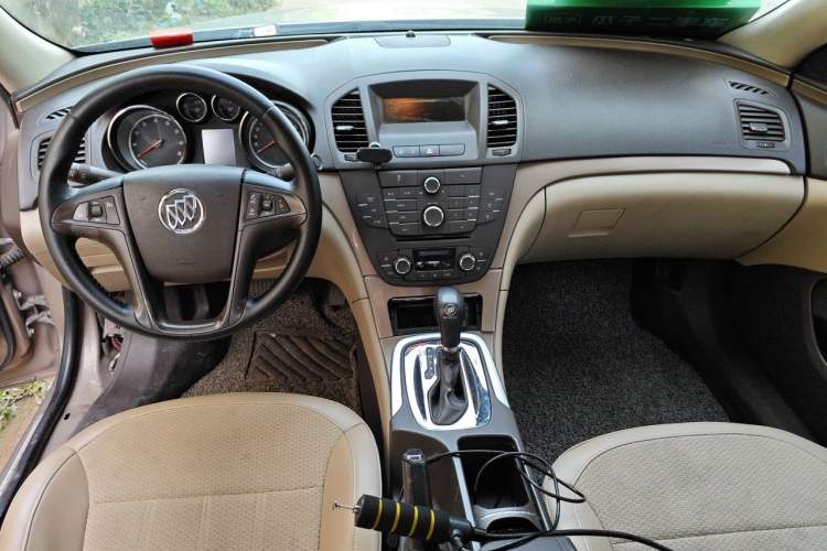 Used Buick Regal 2012 2.0L Comfort Edition Center Console
