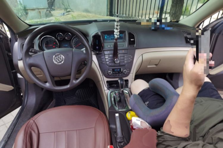 Used Buick Regal 2012 2.0L Comfort Edition Center Console