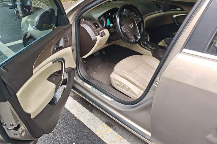 Used Buick Regal 2012 2.4L SIDI Elite Edition Driver Seat