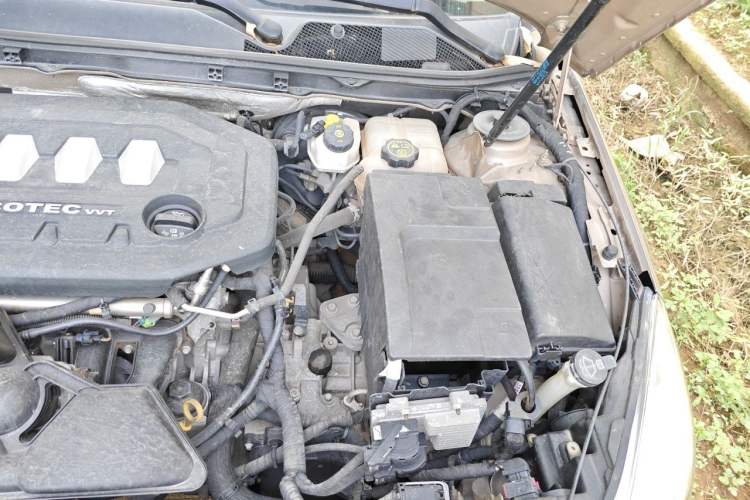 Used Buick Regal 2012 2.0L Comfort Edition Engine Bay Left