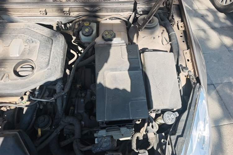 Used Buick Regal 2012 2.0L Comfort Edition Engine Bay Left
