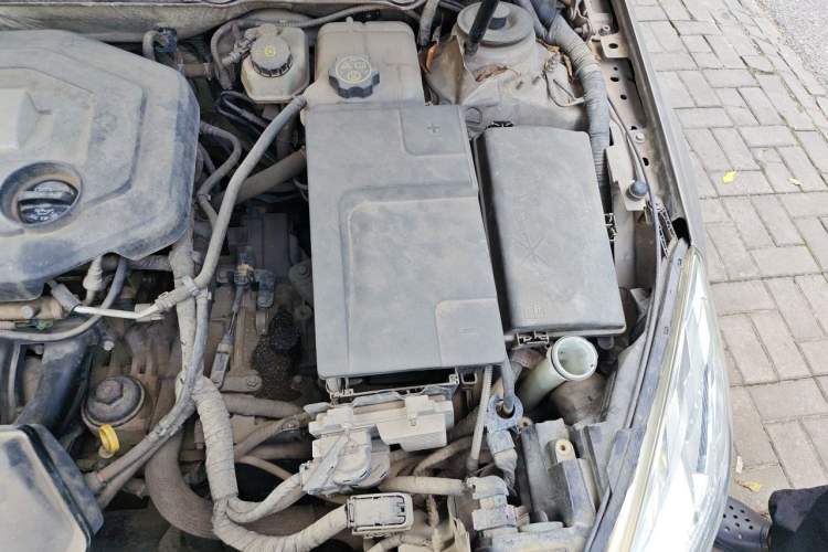 Used Buick Regal 2012 2.0L Comfort Edition Engine Bay Left