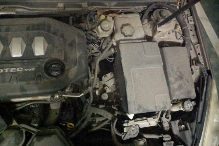 Used Buick Regal 2012 2.0L Comfort Edition Engine Bay Left