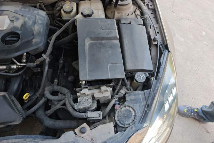 Used Buick Regal 2012 2.0L Comfort Edition Engine Bay Left