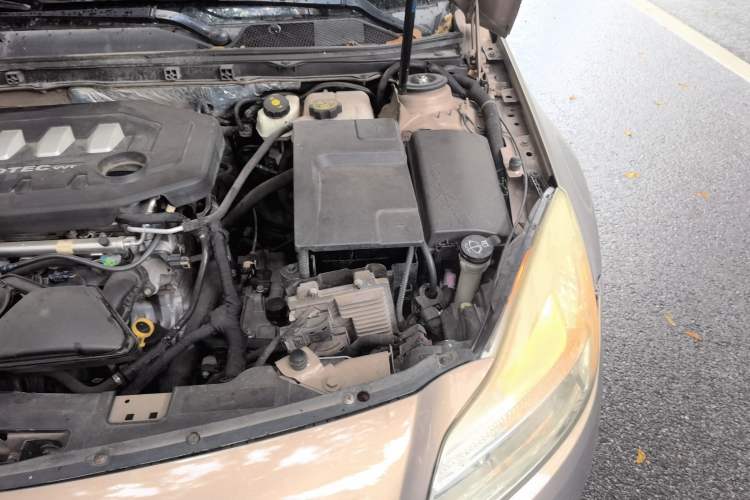 Used Buick Regal 2012 2.0L Comfort Edition Engine Bay Left
