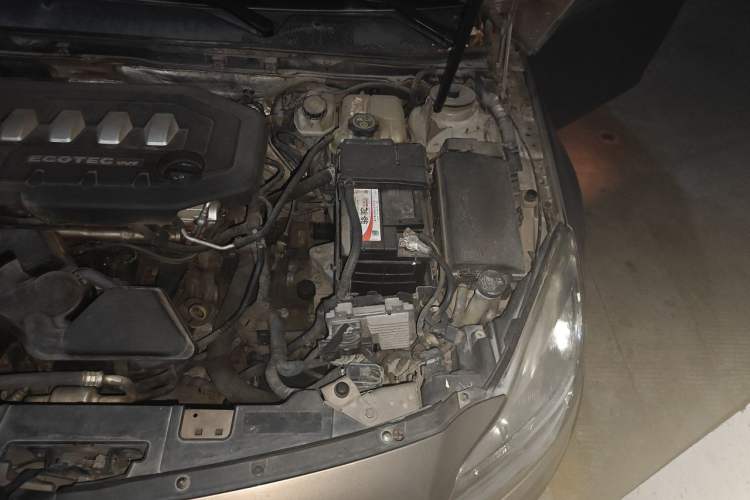 Used Buick Regal 2012 2.0L Comfort Edition Engine Bay Left