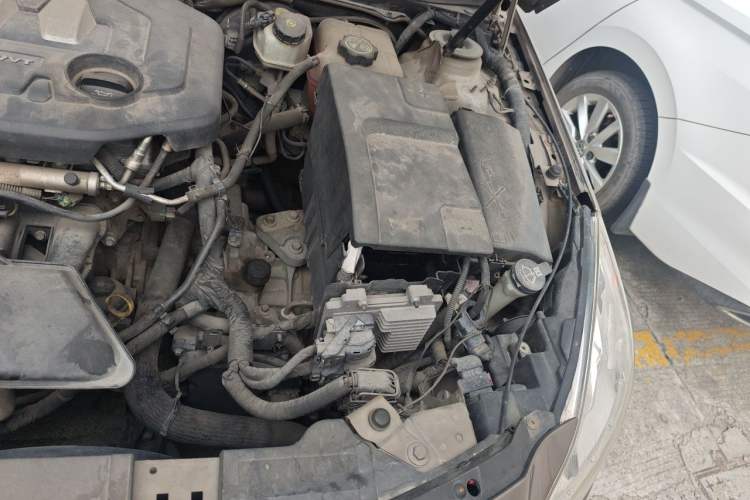 Used Buick Regal 2012 2.0L Comfort Edition Engine Bay Left