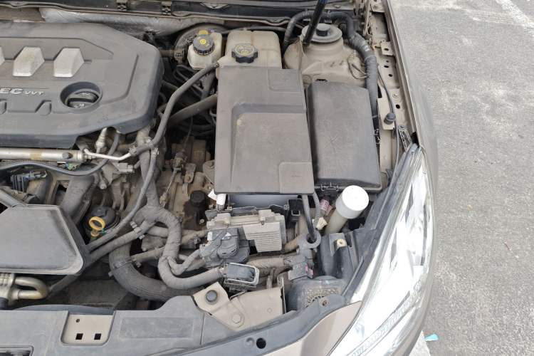 Used Buick Regal 2012 2.0L Comfort Edition Engine Bay Left