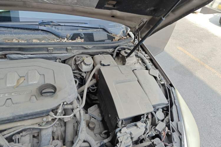 Used Buick Regal 2012 2.0L Luxury Edition Engine Bay Left