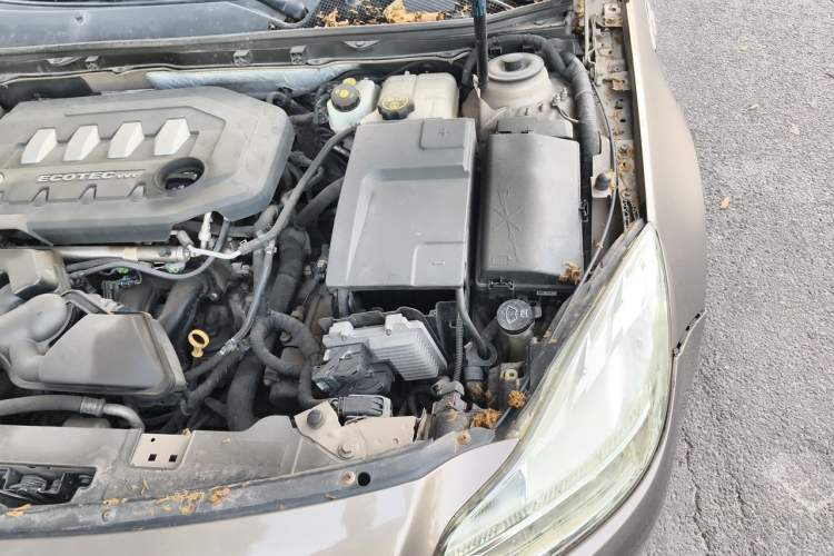 Used Buick Regal 2012 2.0L Comfort Edition Engine Bay Left