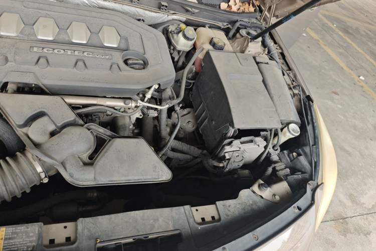 Used Buick Regal 2012 2.0L Luxury Edition Engine Bay Left