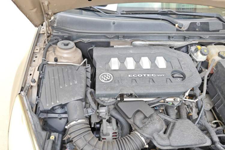 Used Buick Regal 2012 2.0L Comfort Edition Engine Bay Right