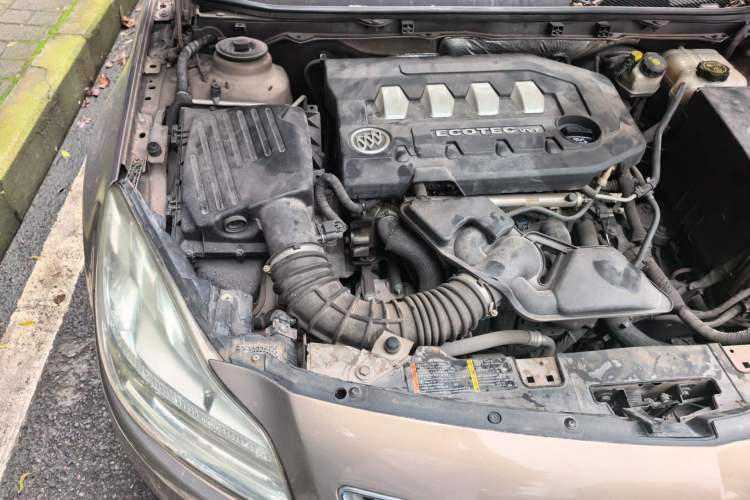 Used Buick Regal 2012 2.0L Comfort Edition Engine Bay Right