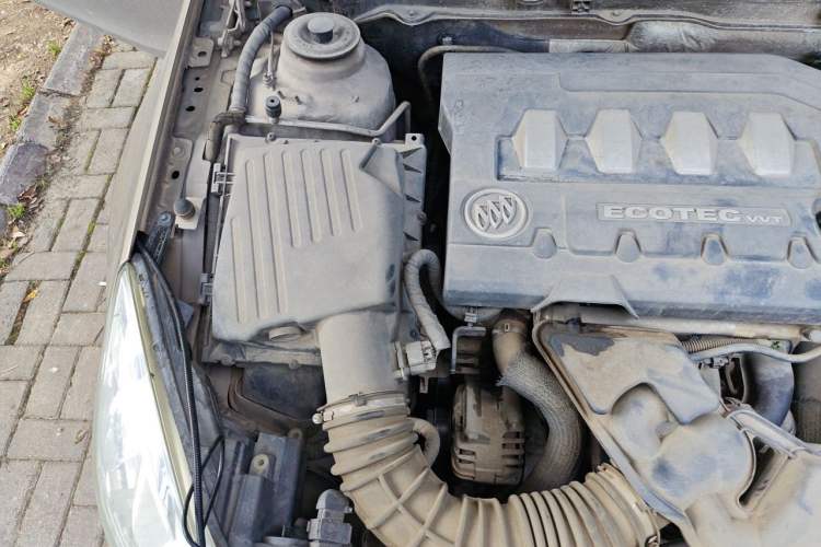 Used Buick Regal 2012 2.0L Comfort Edition Engine Bay Right