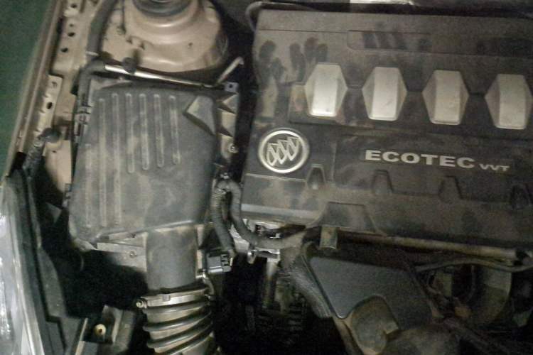 Used Buick Regal 2012 2.0L Comfort Edition Engine Bay Right