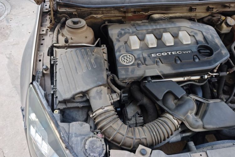 Used Buick Regal 2012 2.0L Comfort Edition Engine Bay Right