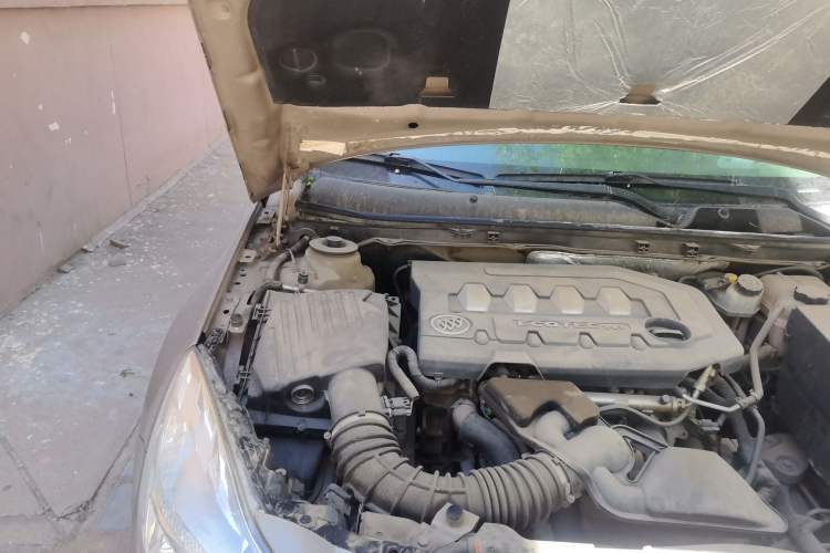 Used Buick Regal 2012 2.0L Comfort Edition Engine Bay Right