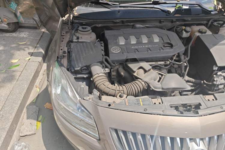 Used Buick Regal 2012 2.0L Comfort Edition Engine Bay Right
