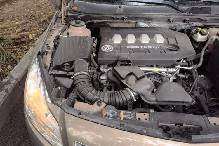 Used Buick Regal 2012 2.0L Comfort Edition Engine Bay Right