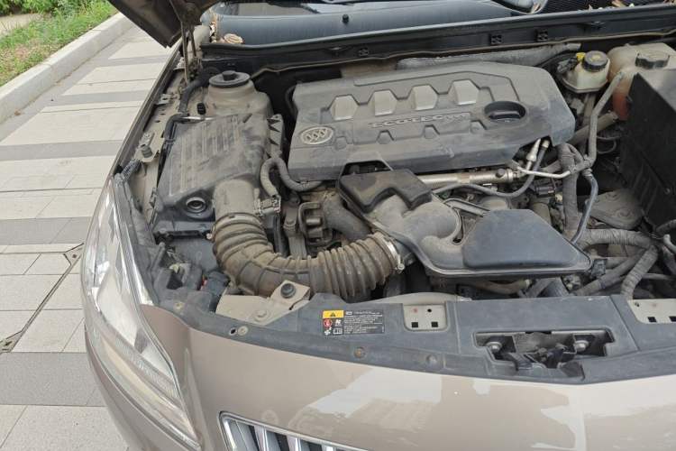 Used Buick Regal 2012 2.0L Comfort Edition Engine Bay Right