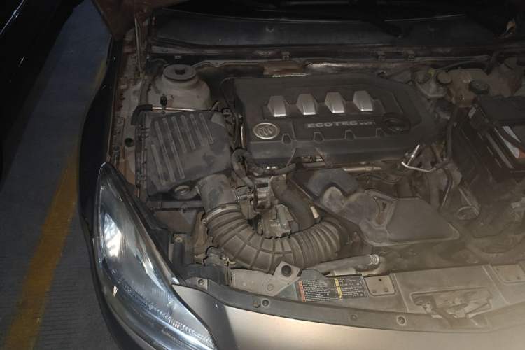 Used Buick Regal 2012 2.0L Comfort Edition Engine Bay Right