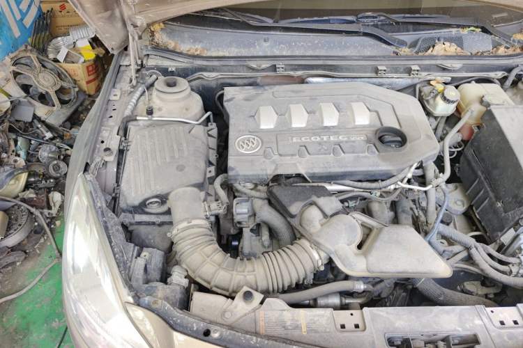 Used Buick Regal 2012 2.0L Luxury Edition Engine Bay Right