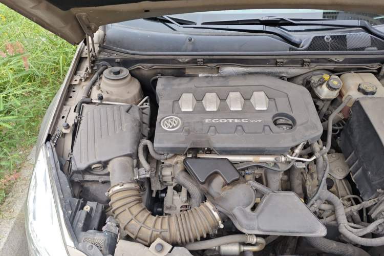 Used Buick Regal 2012 2.0L Comfort Edition Engine Bay Right